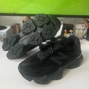 New Balance Women's Black Athletic Sneakers